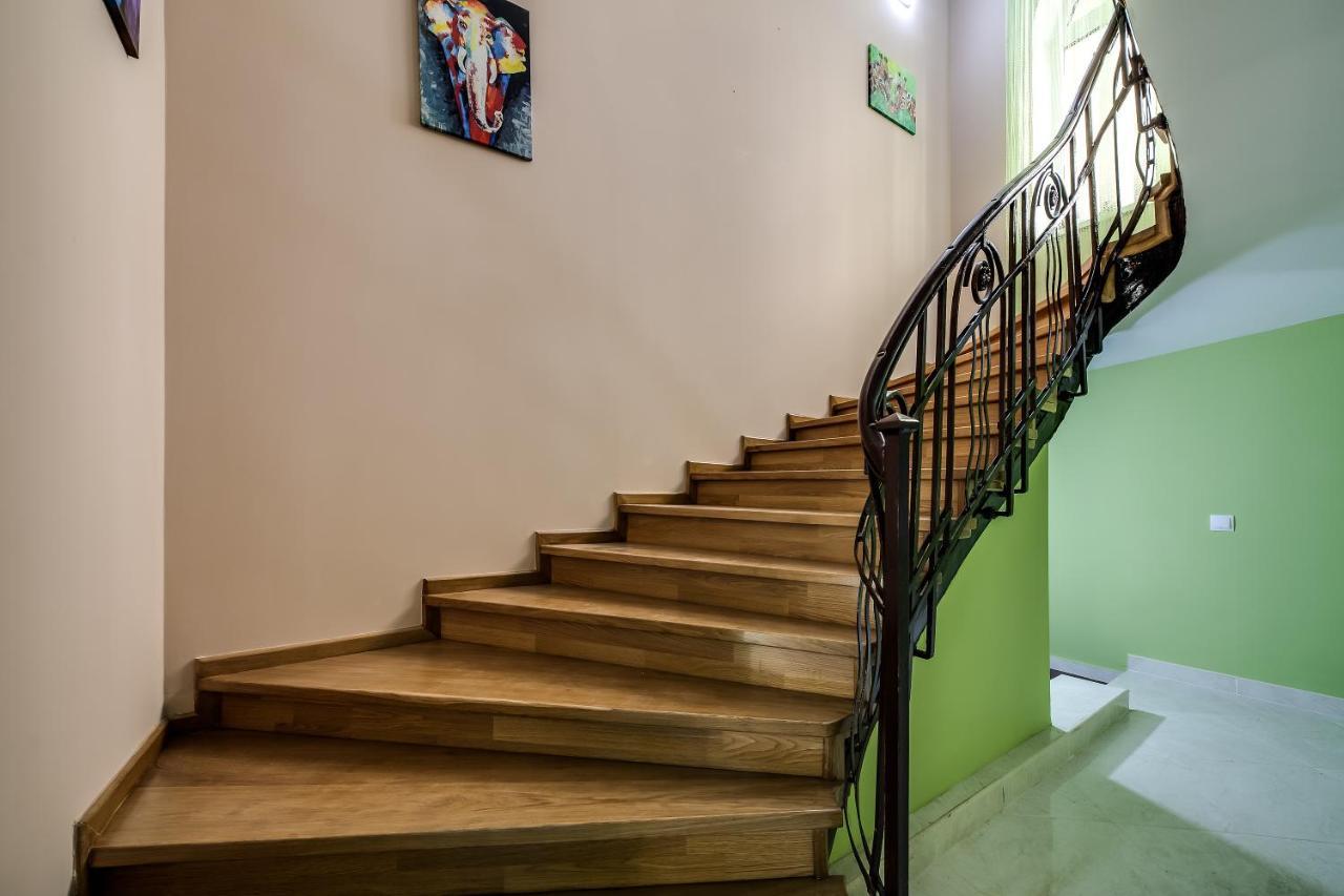 Ostriv Hostel Lviv Exterior photo
